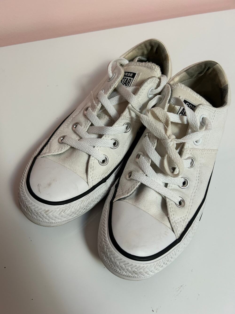 Converse Women *Size 6*